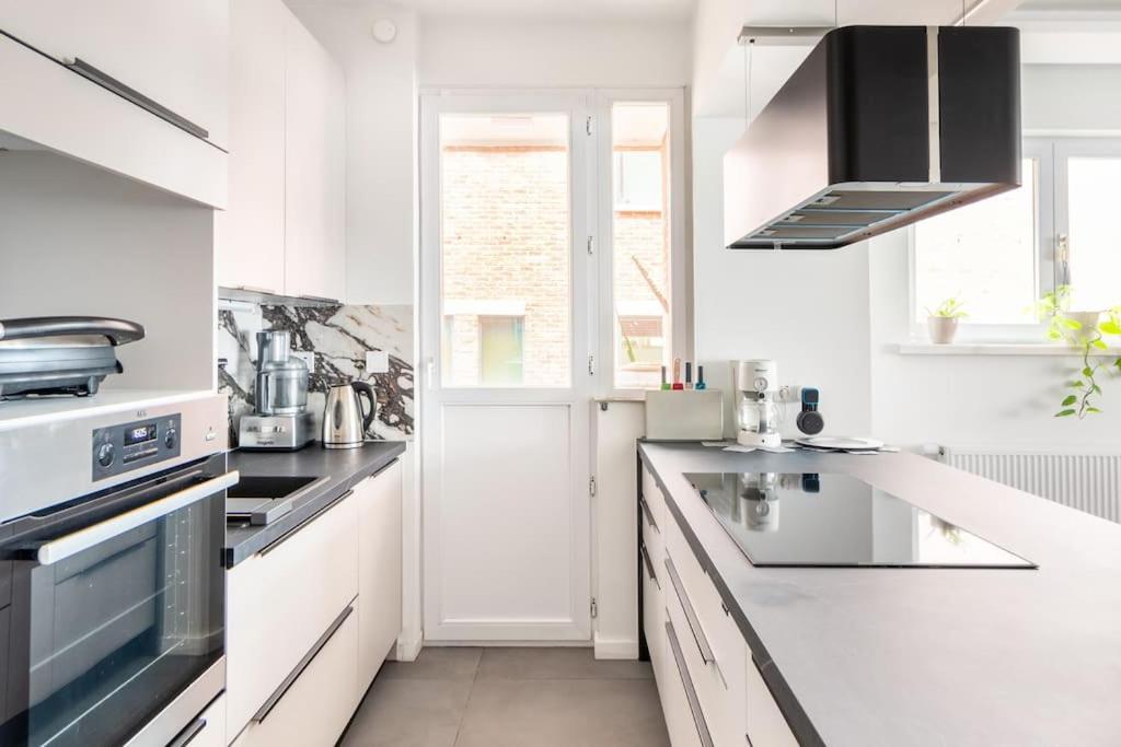 European Heart 2-Bedroom Flat. Brussel Bagian luar foto